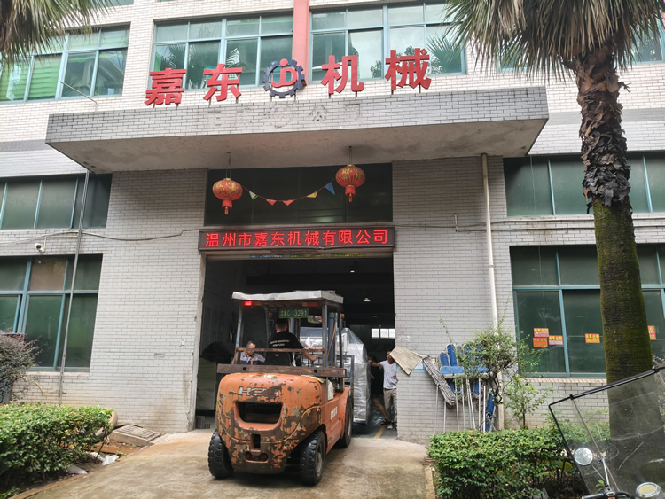 安博(中国)定制铝箔压纹分切一体机